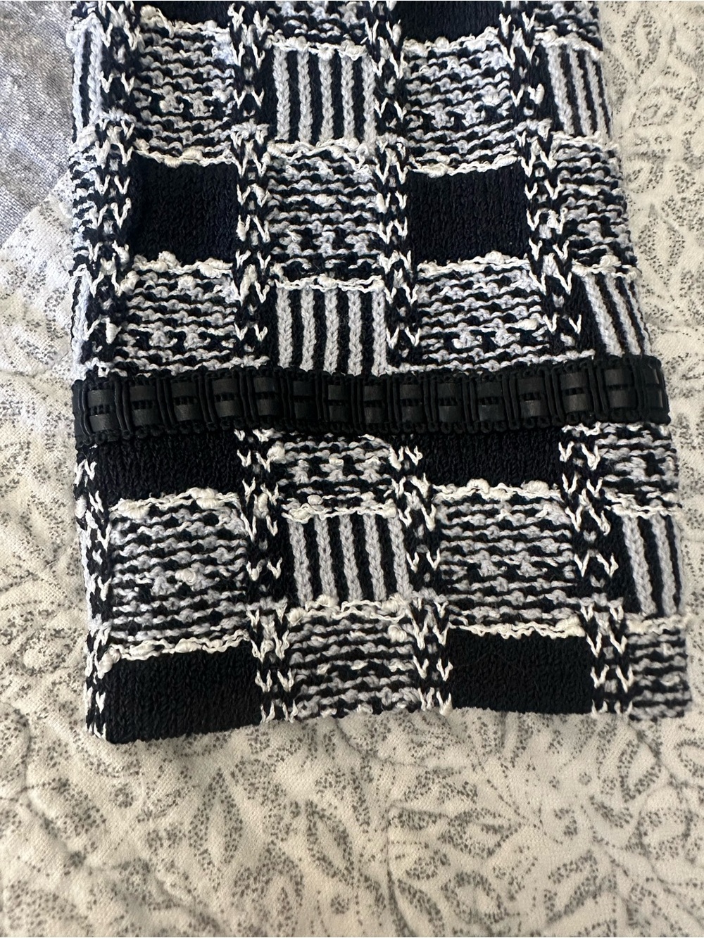 St. John Black and Gray Textured Knit Long Sweater-Size 4 - Picture 4 of 6